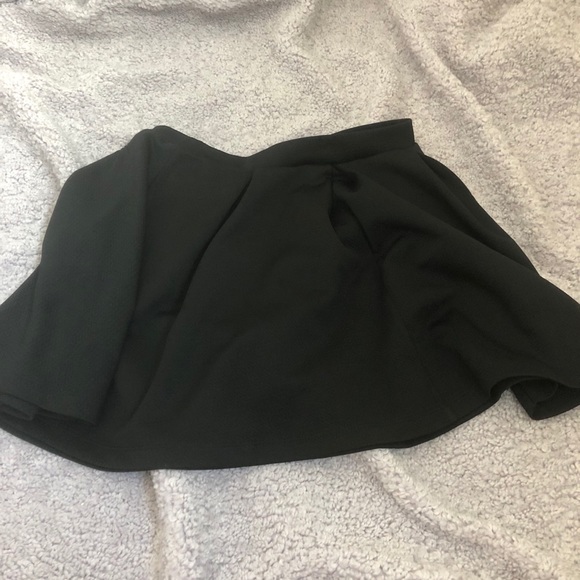 Plain black skirt - Picture 1 of 2